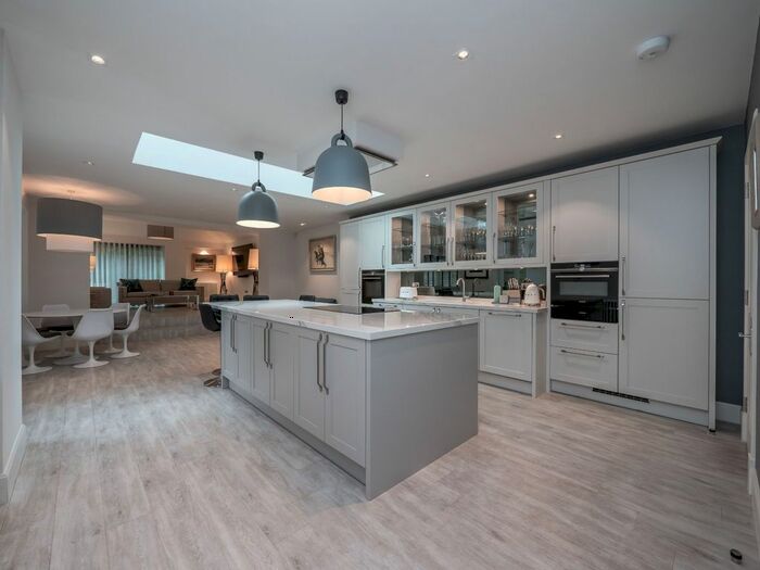 4 Bedroom Flat To Rent In Belgrave Crescent, Edinburgh, EH4