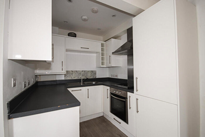 2 Bedroom Flat To Rent In High Street, Sittingbourne, Kent, ME10