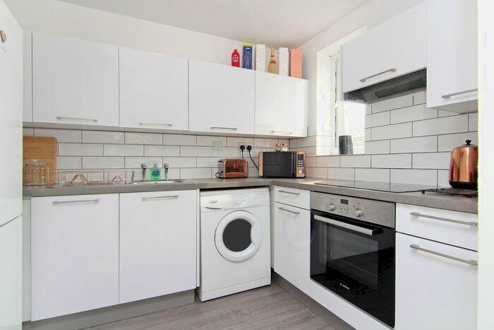 1 Bedroom Flat To Rent In Varsity Drive, Twickenham, TW1