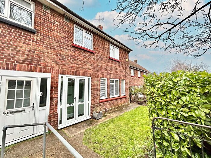 3 Bedroom Semi-Detached House For Sale In West Street, Dunstable, LU6