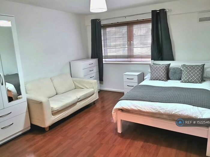 2 Bedroom Flat To Rent In Renaissance Court, Birmingham, B12