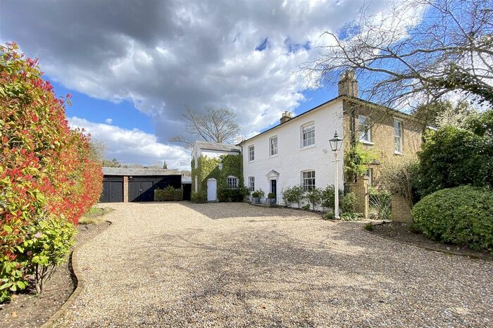 6 Bedroom Detached House To Rent In Mayflower Way, Farnham Common, SL2