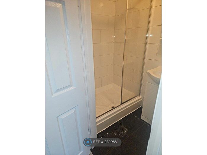 1 Bedroom Flat To Rent In Commercial Road, London, E14