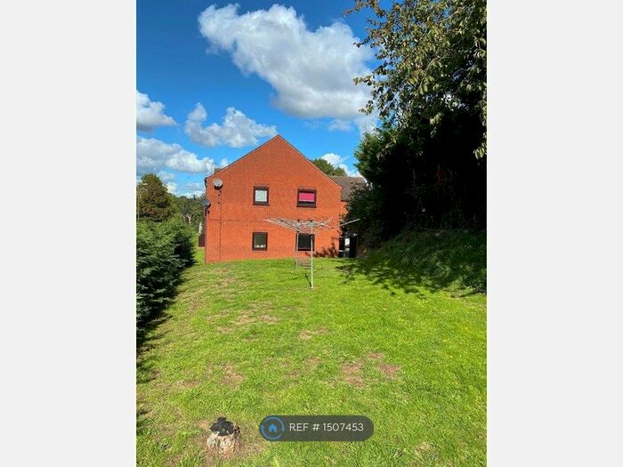 2 Bedroom Flat To Rent In Elizabeth Court, Droitwich, WR9