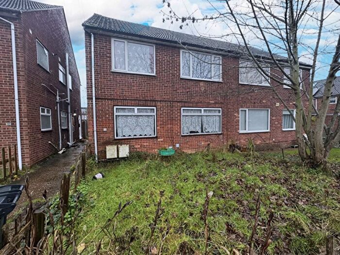 2 Bedroom Maisonette For Sale In Garden Close, Northolt, UB5