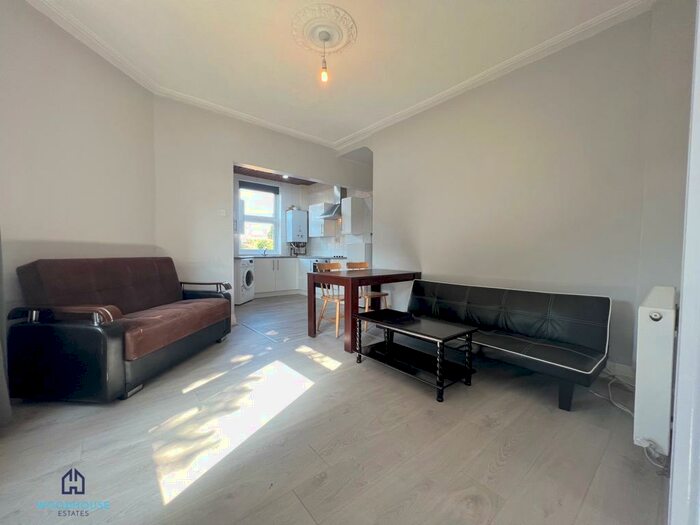 2 Bedroom Flat To Rent In Greenwood Gardens, London, N13