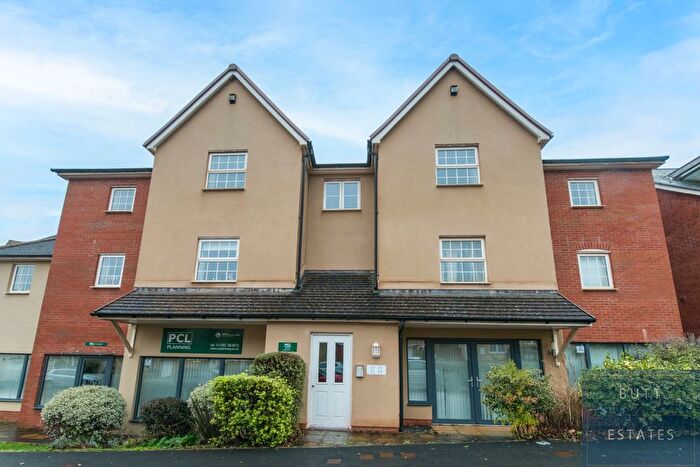 2 Bedroom Flat For Sale In Old Park Avenue, Exeter, EX1