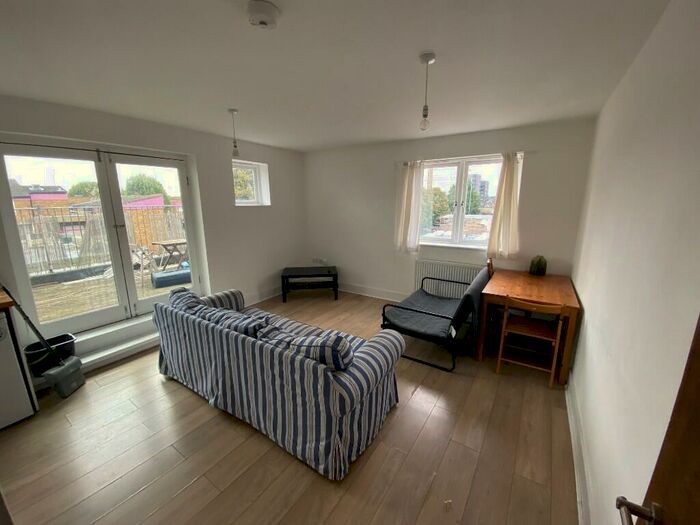 2 Bedroom Flat To Rent In Rollins Street, London, SE15