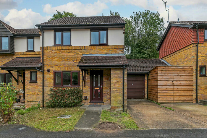3 Bedroom Semi-Detached House To Rent In Honeysuckle Close, Winchester, SO22