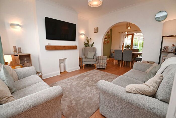 4 Bedroom Semi-detached House For Sale In Meadow Road, Royston, Barnsley, S71