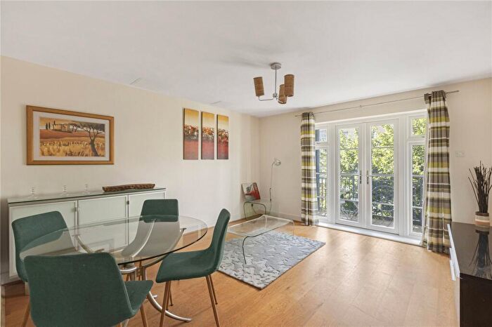 2 Bedroom Apartment To Rent In Victory Place, London, E14