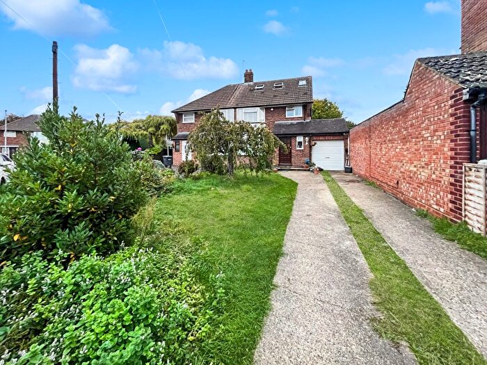 5 Bedroom Semi-Detached House For Sale In Fallowfield, Luton, Bedfordshire, LU3