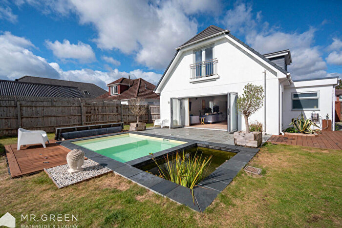 3 Bedroom Detached House For Sale In River Way, Christchurch, Dorset, BH23