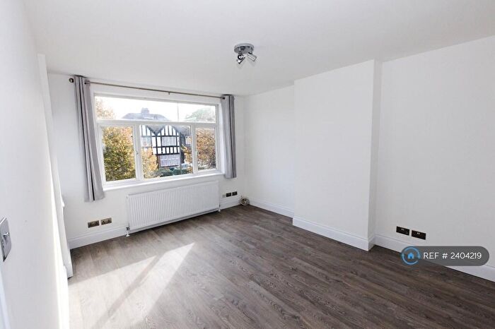 1 Bedroom Flat To Rent In Parkside Way, Harrow, Middlesex, HA2