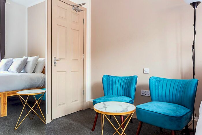 Studio To Rent In Bond Street, London, W5