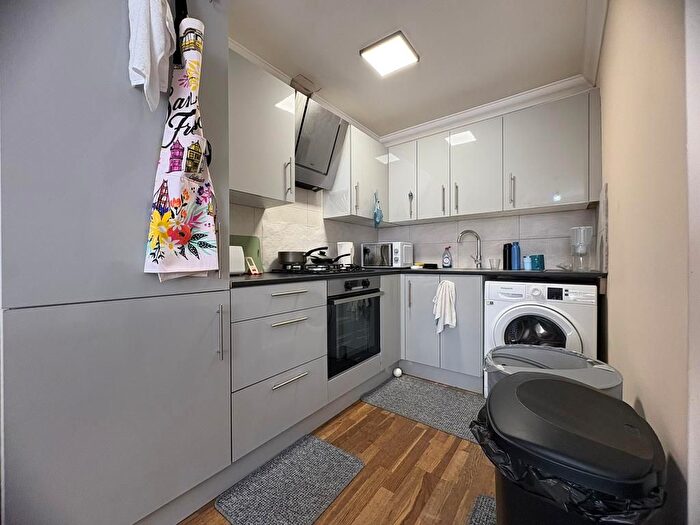 2 Bedroom Flat To Rent In Tentelow Lane, Southall, UB2
