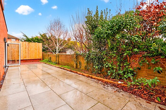 2 Bedroom Semi-detached House For Sale In Pavilion Road, Worthing, BN14