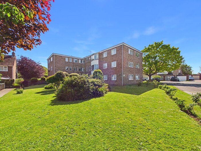 3 Bedroom Flat For Sale In Montague Court, Shoreham By Sea, BN43