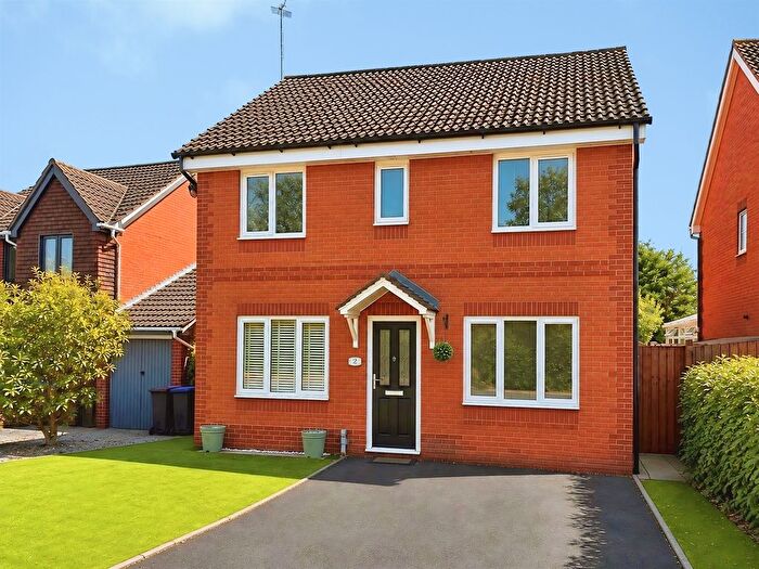 4 Bedroom Detached House For Sale In Mickleton Drive, Hatton Park, Warwick, CV35