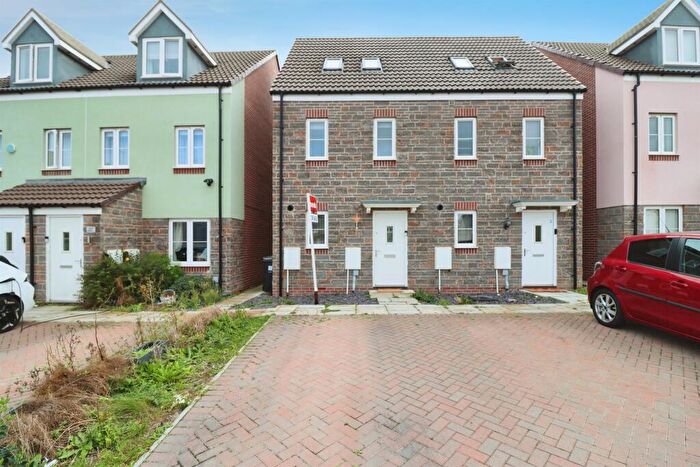 3 Bedroom Semi Detached House For Sale In Goldenrod Road, Emersons Green, Bristol, BS16