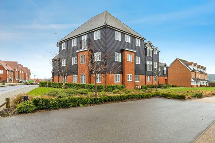 2 Bedroom Flat For Sale In Capon Park, Faygate, Horsham, West Sussex, RH12