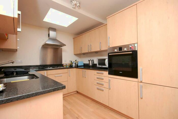 2 Bedroom Flat To Rent In Stoke Square, Guildford, GU1