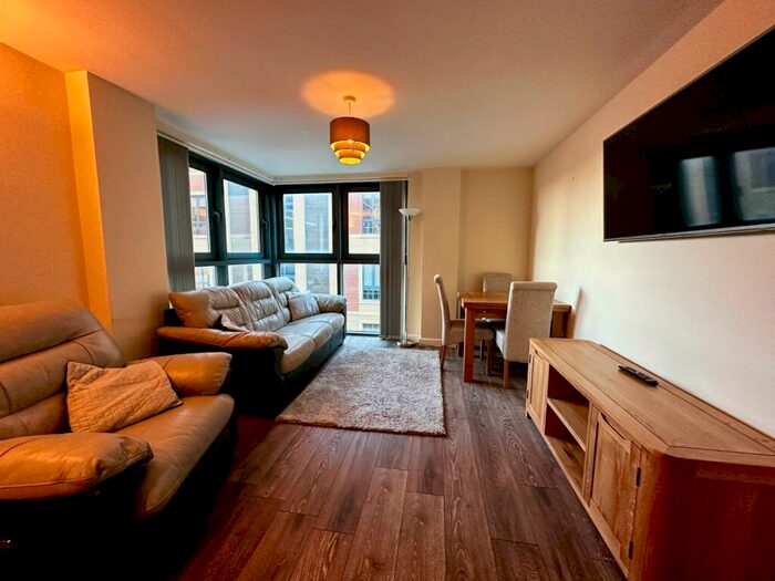 2 Bedroom Flat To Rent In City Walk, Leeds, West Yorkshire, LS11