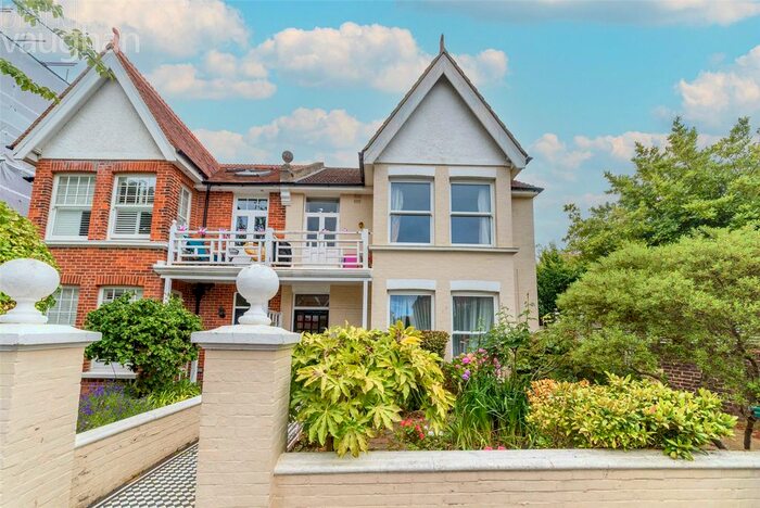 2 Bedroom Flat To Rent In Pembroke Crescent, Hove, East Sussex, BN3