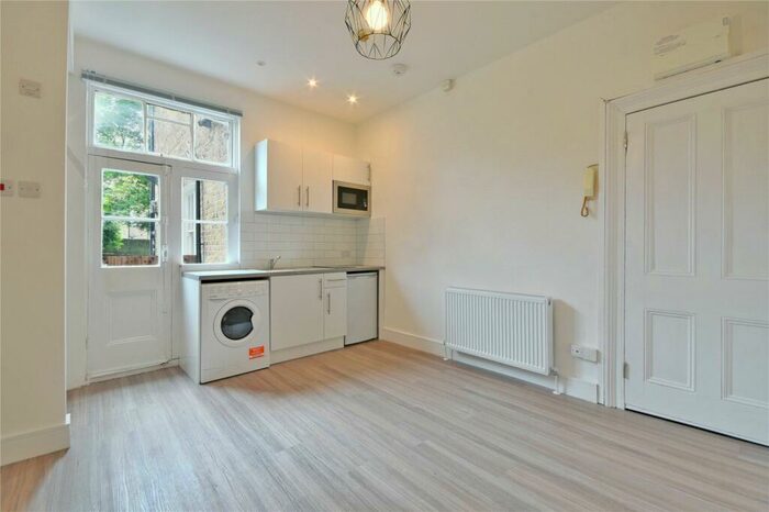 Studio To Rent In Buckley Road, Kilburn, NW6