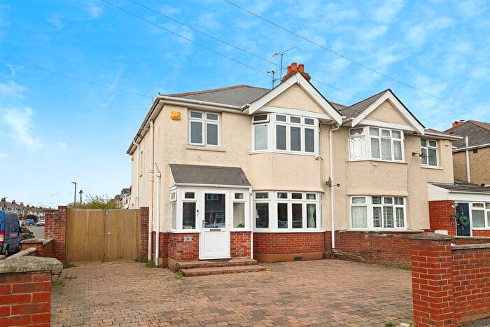 3 Bedroom Semi Detached House To Rent In Stanton Road, SO15