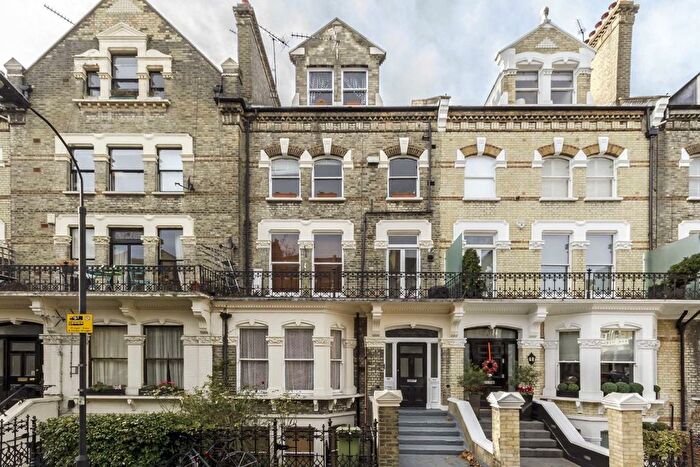 1 Bedroom Flat To Rent In Glazbury Road, West Kensington, W14