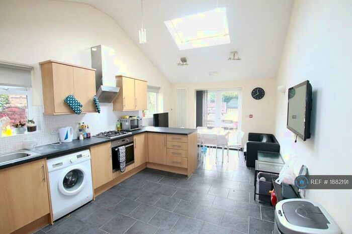 6 Bedroom Semi-Detached House To Rent In Culver Road, Reading, RG6