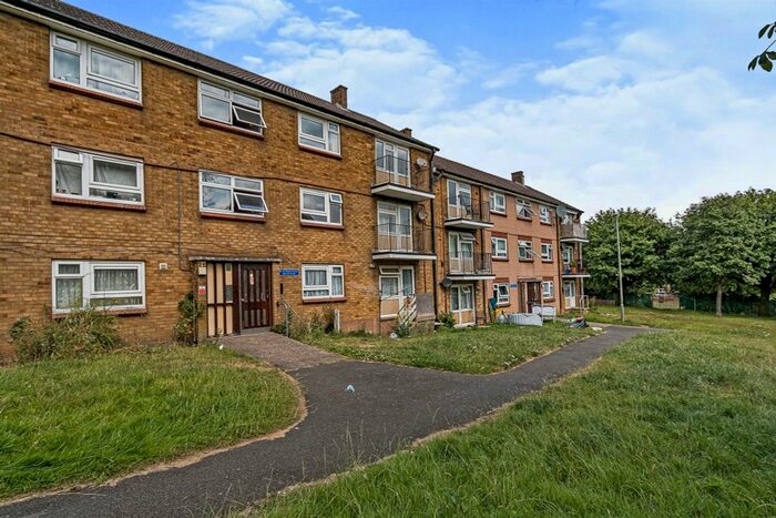 2 Bedroom Flat To Rent In Blue Rock Place, Tividale, Oldbury, B69