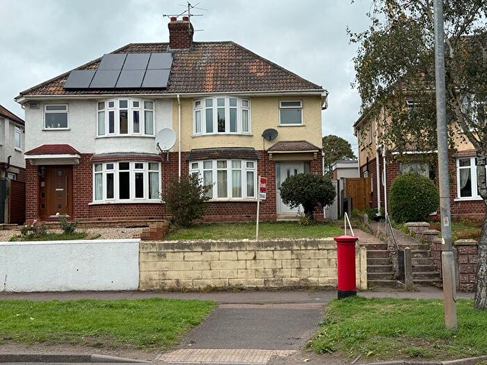 3 Bedroom Semi-Detached House For Sale In Priorswood Road, Taunton, TA2