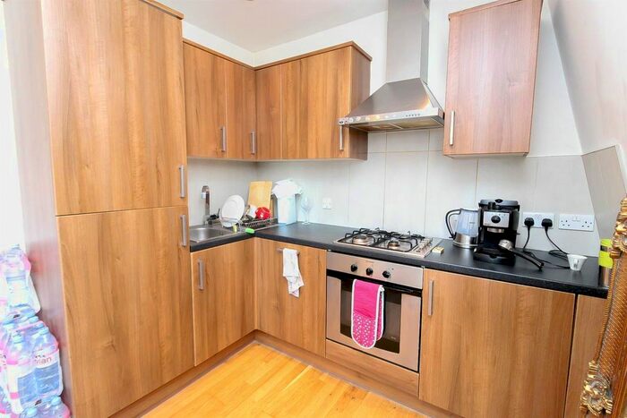 1 Bedroom Flat To Rent In West Street, Leytonstone, E11