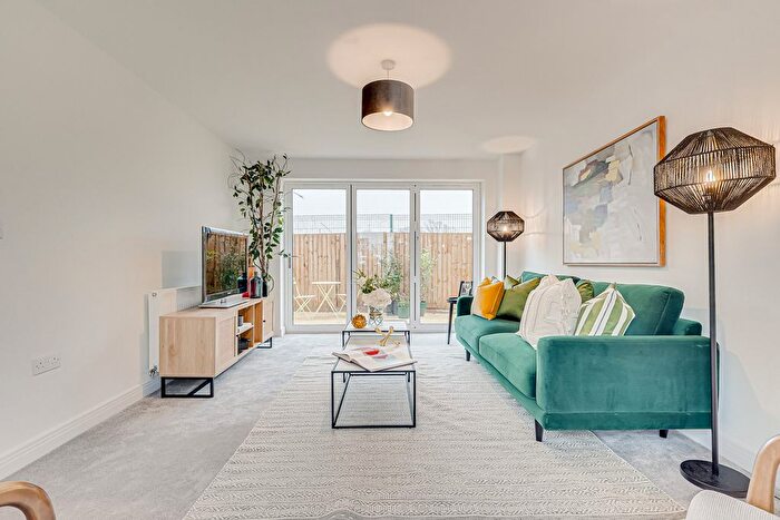 3 Bedroom Terraced House For Sale In Alexandra Road, Southend-On-Sea, SS3