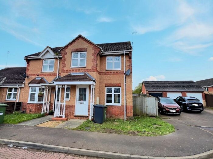 3 Bedroom Semi-Detached House To Rent In Meadenvale, Peterborough, PE1