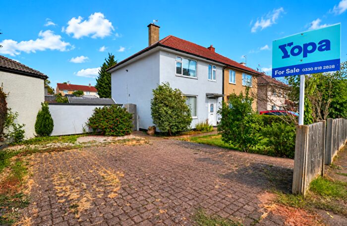 3 Bedroom Semi-Detached House For Sale In Beaumont Leys Lane, Leicester, LE4