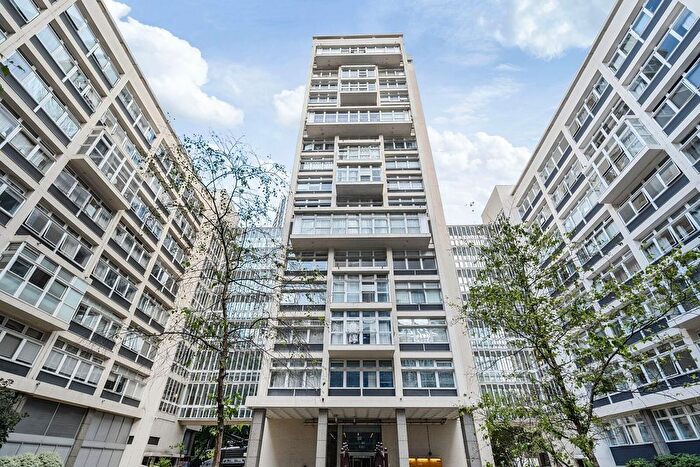 Studio To Rent In Newington Causeway, Elephant And Castle, London, SE1
