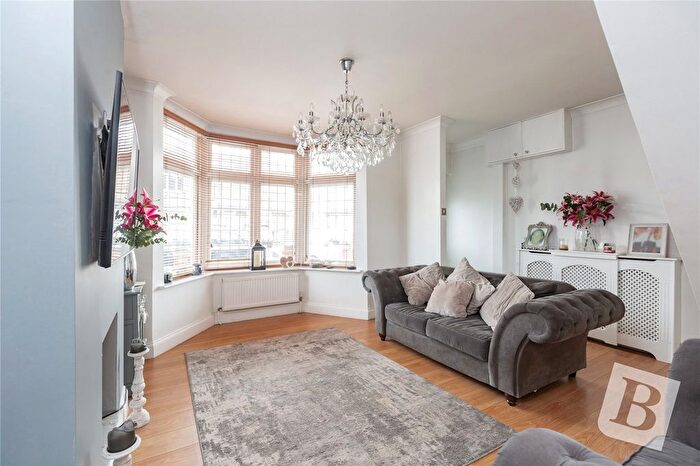 2 Bedroom Semi-detached House For Sale In Cross Road, Mawneys, Romford, RM7