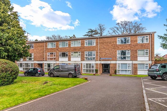 2 Bedroom Apartment To Rent In Denewood, Epsom, KT17