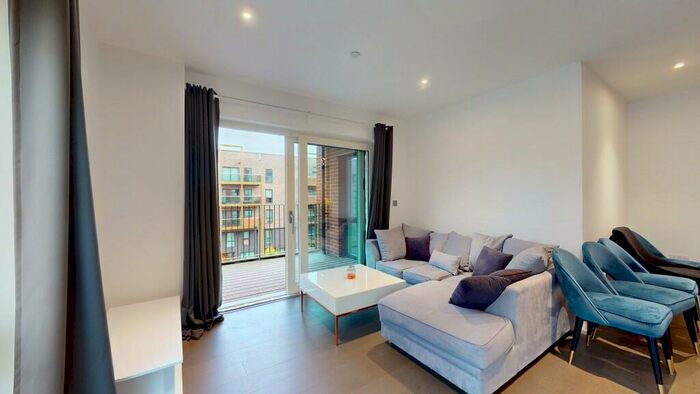 3 Bedroom Flat To Rent In Lismore Boulevard, London, NW9