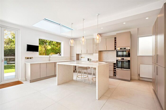 6 Bedroom Semi-Detached House To Rent In Hartington Road, London, W4