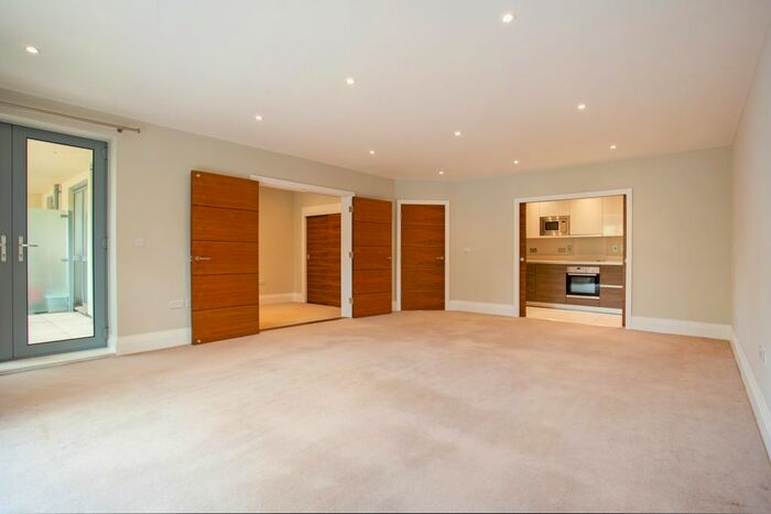 2 Bedroom Flat To Rent In Humphris Place, Cheltenham, GL53