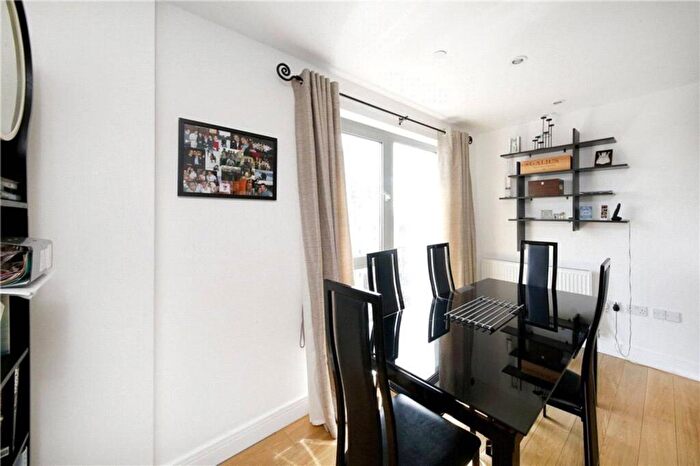 2 Bedroom Flat To Rent In Christian Street, Shadwell, London, E1