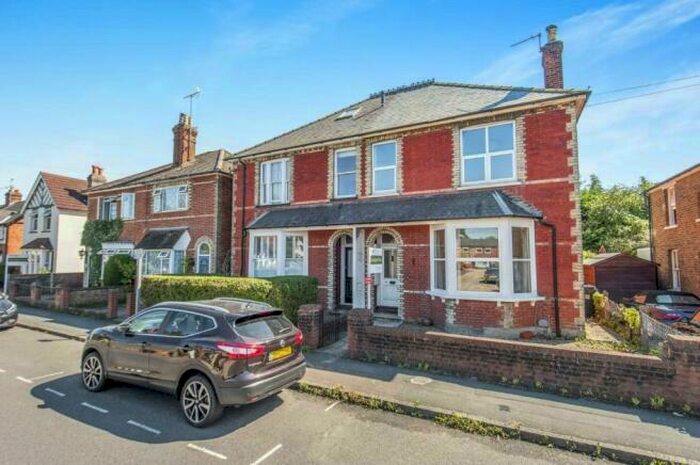 2 Bedroom Apartment To Rent In Station Road, West Byfleet, KT14