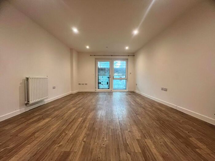 2 Bedroom Flat To Rent In Centenary Plaza, Southampton, SO19