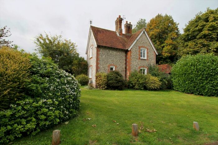 3 Bedroom Cottage To Rent In King Street, Odiham, RG29