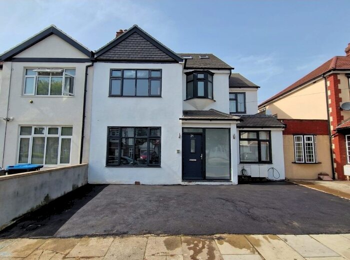 5 Bedroom Flat To Rent In Elm Way, London, NW10