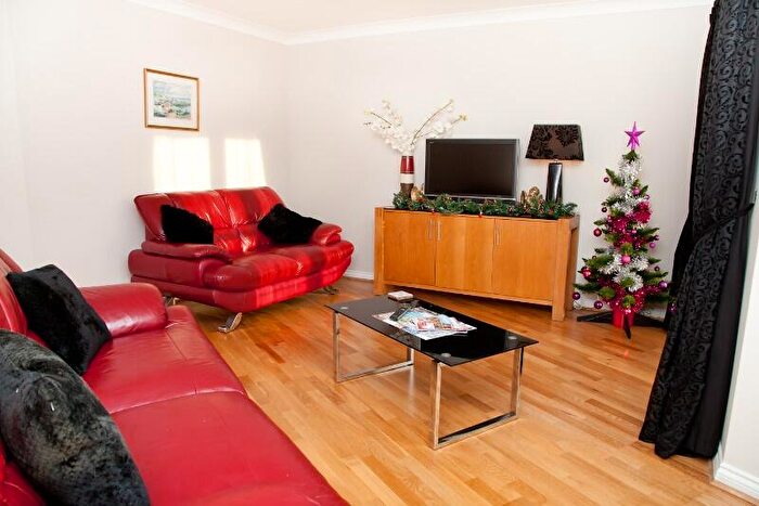 2 Bedroom Flat To Rent In Rennies Isle, The Shore, Edinburgh, EH6